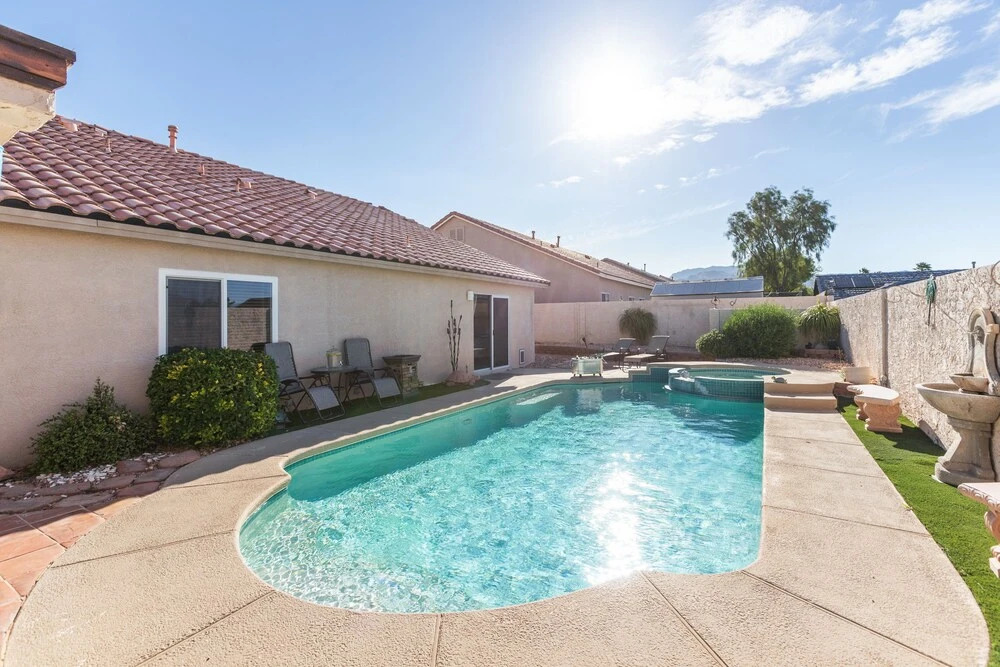 1900 Sqft House 5beds,3bath With Heated Pool,spa,bbq