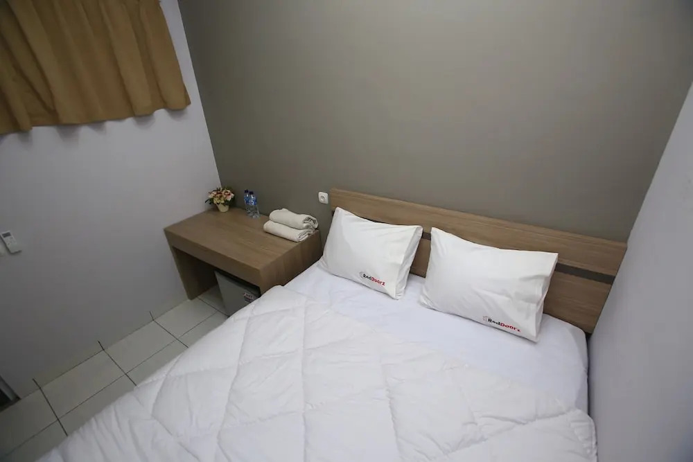 RedDoorz @ Karet Pedurenan 2