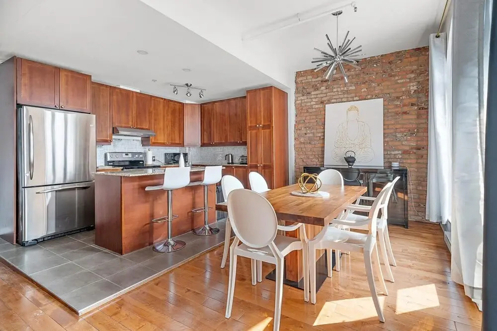 Stunning 1 bdr apt in the Heart of Old Montreal Location Location Location
