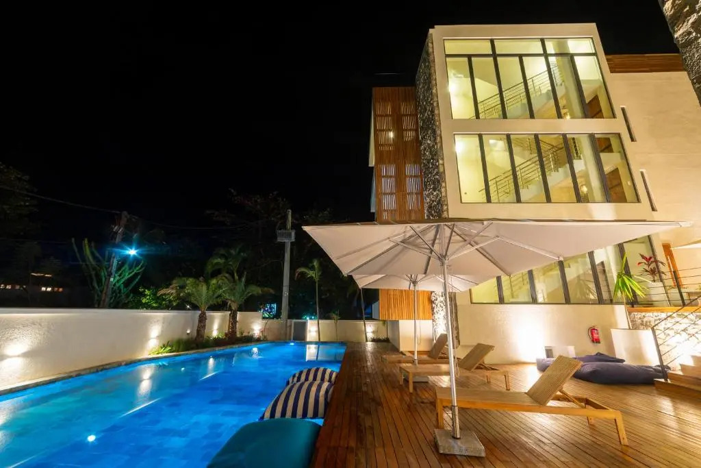 Penthouse 13 - One Bay Residence with private rooftop terrace and dip in pool