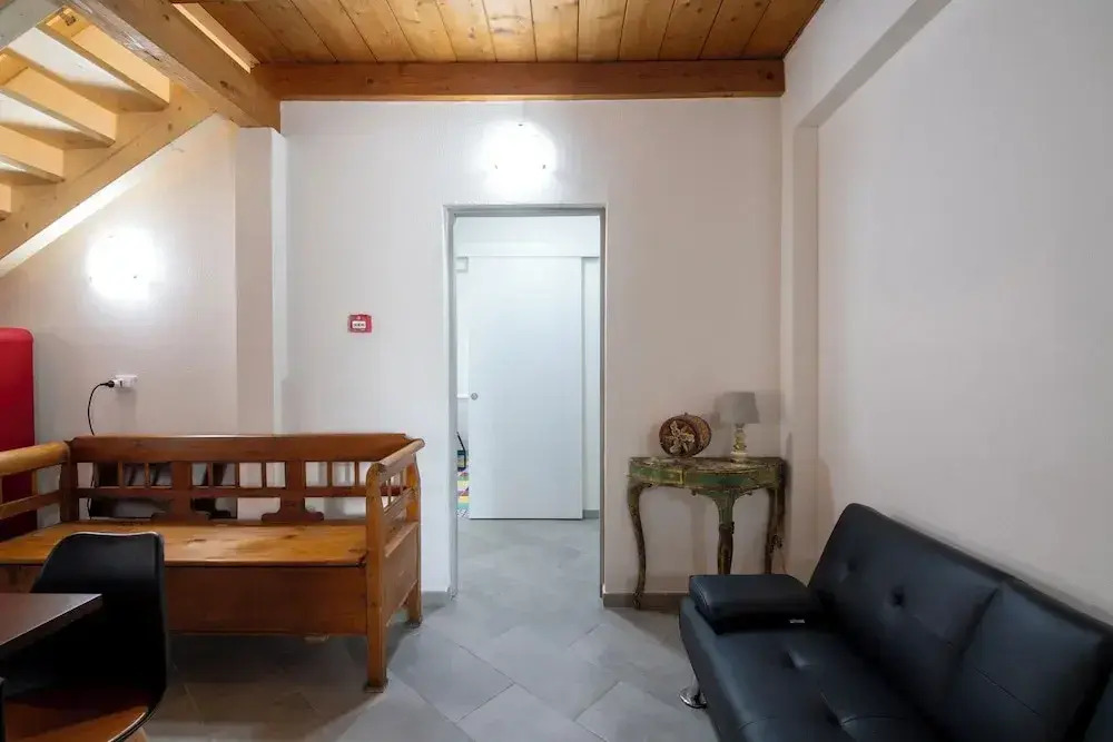 Casale in legno nella natura laziale