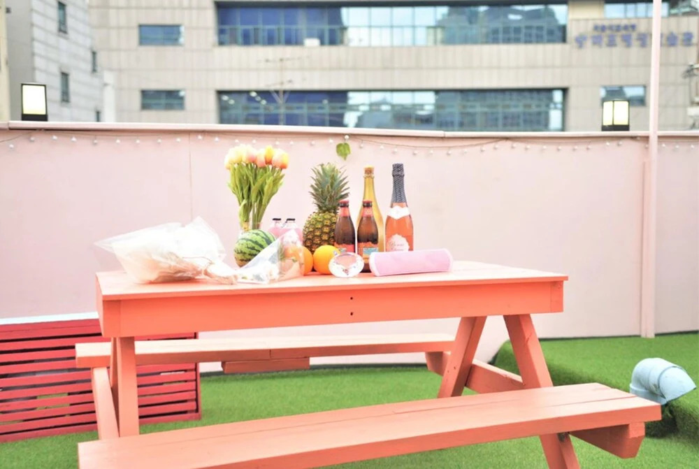 Apple Mint Party House