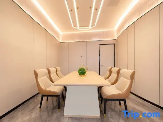 Homeinn Plus (Haikou Friendship Sunshine City Wanlv Park)