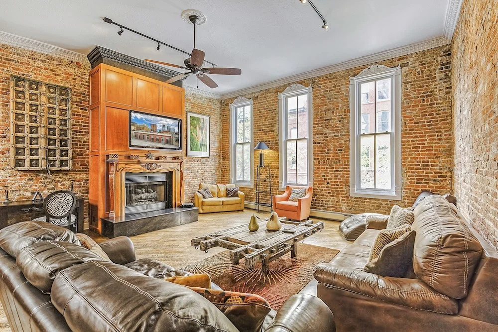 Union Station Loft Downtown Sleeps 10