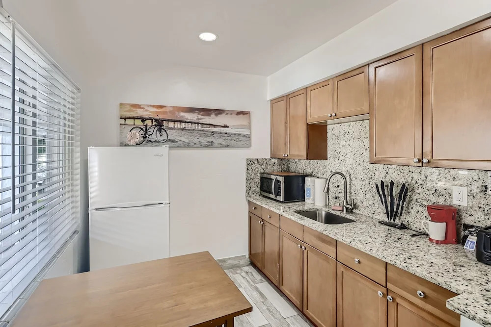 Singer Island Inn