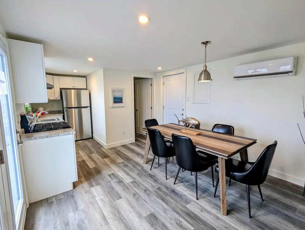 Great Blue Resorts - McCreary's Beach