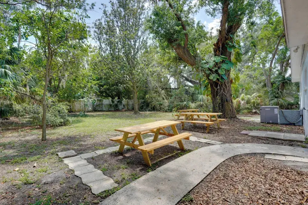 Charming Mid-century House - Just Steps to Lake!