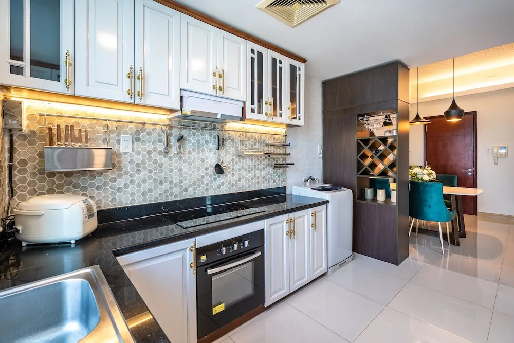 Saigon Suites Collection by Idg in D1