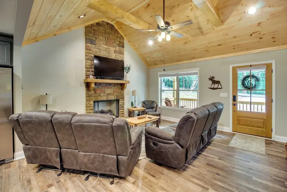 Ellijay Retreat w/ Access to Community Pools!