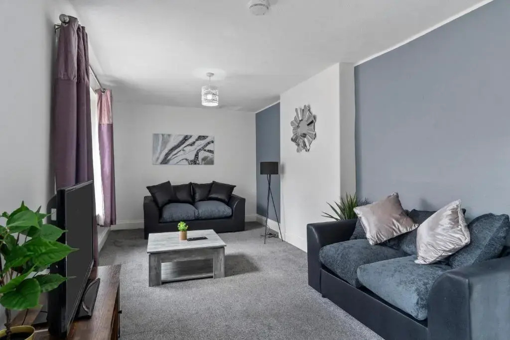Spacious Holiday Home & Plymouth Pier & Free Parking