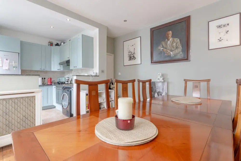 3 Bedroom Family House With Garden