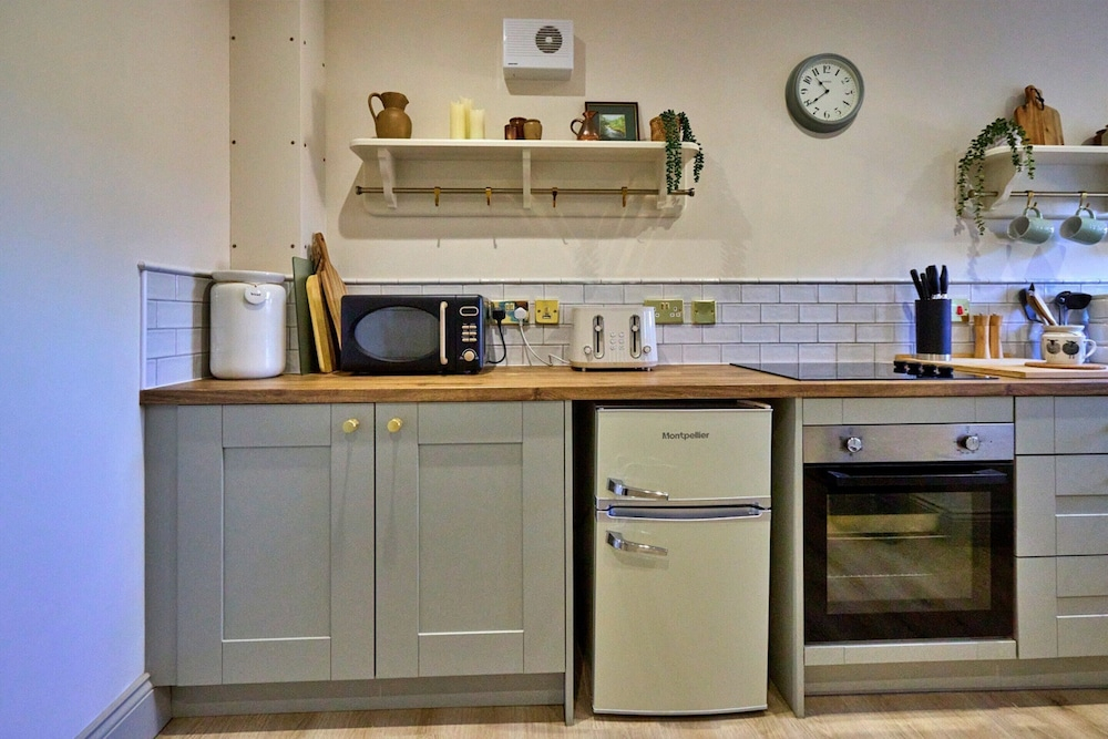 Cottage in Hemingby With Countryside Views
