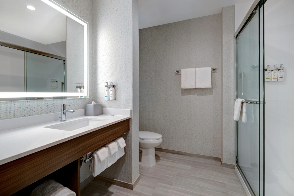 Holiday Inn Express & Suites - Glendale Downtown