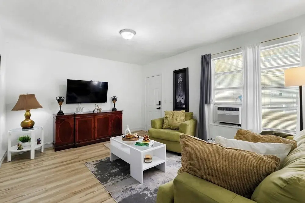 Pet-friendly Brickell Stay Near Beach & City