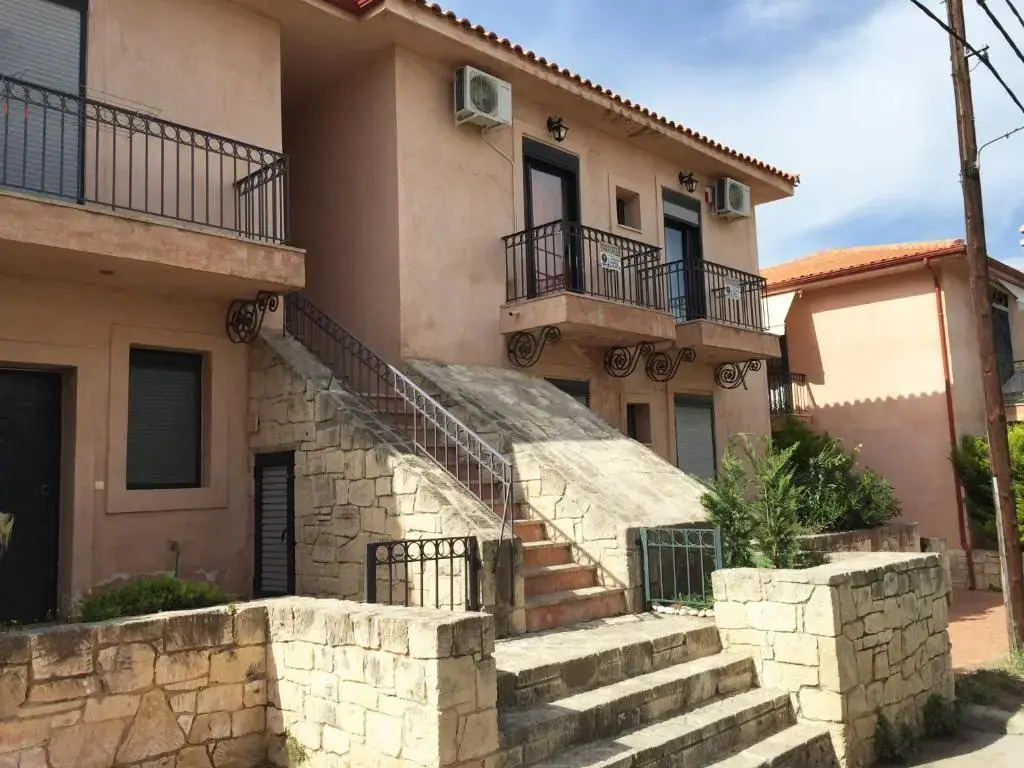 Luxury 2br apartment 50m from beach