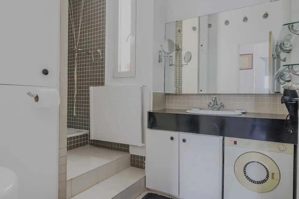 Magnificent Apartment- 2br/4p- Near Sacre-coeur