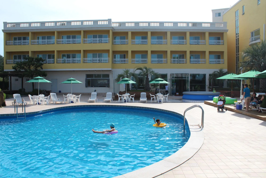 AVA Hotel Jeju Hamdeok