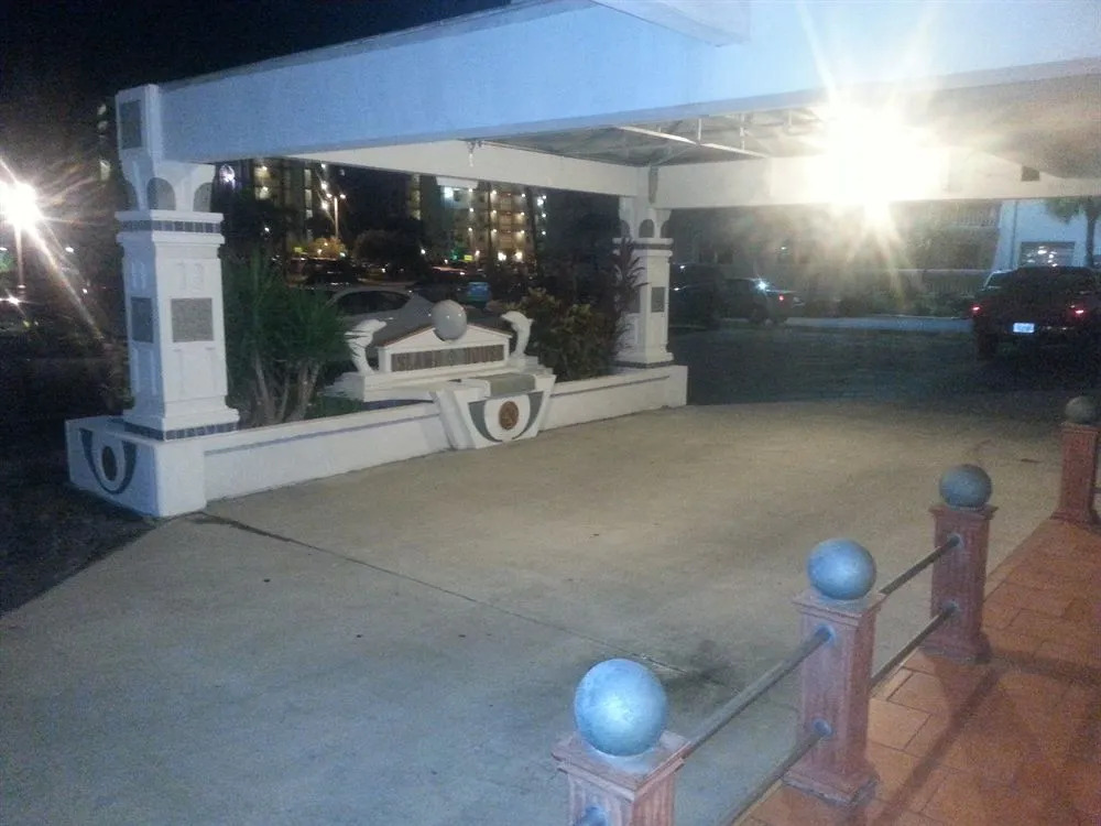 Island House Resort Hotel