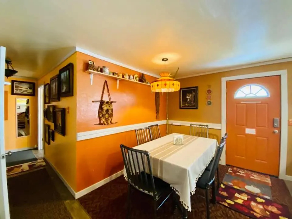 The Pumpkin Cottage sleeps 9+crib +grill/firepit