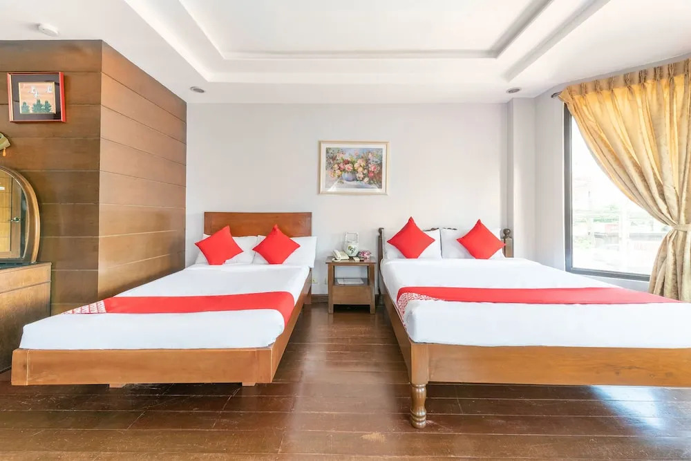 OYO 172 Rivera Hotel
