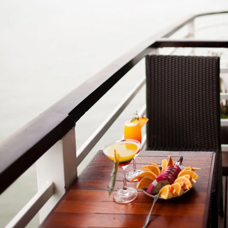 Apricot Premium Cruise