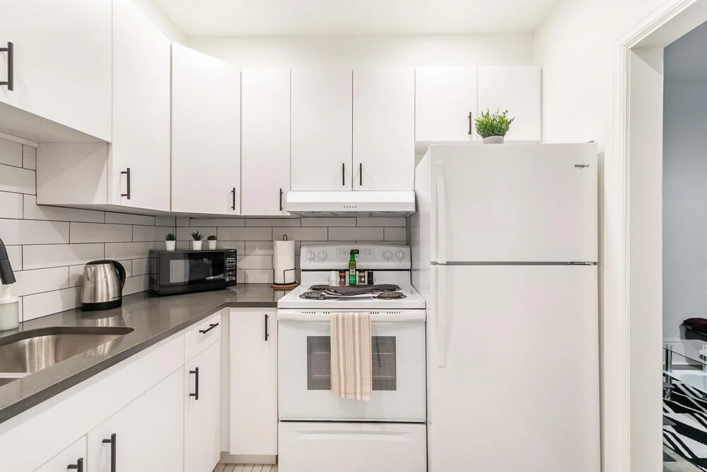 Warm Cozy 2 Bedroom Apartment w Netflix