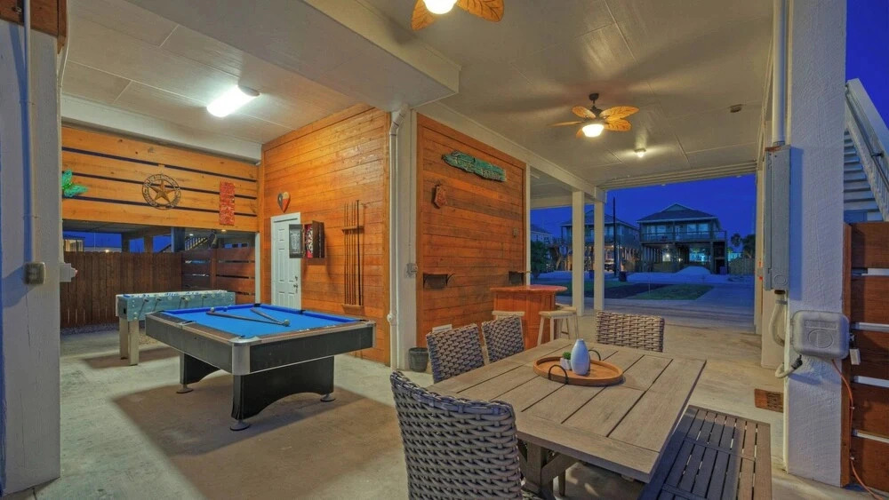 Family-friendly Beach Home Bbq, Patio & Fire Pit & Mins to Beach Bottoms Up by Avantstay