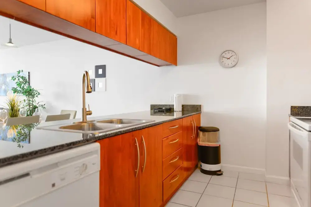 Stunning Apartment W pool & Gym- Parking