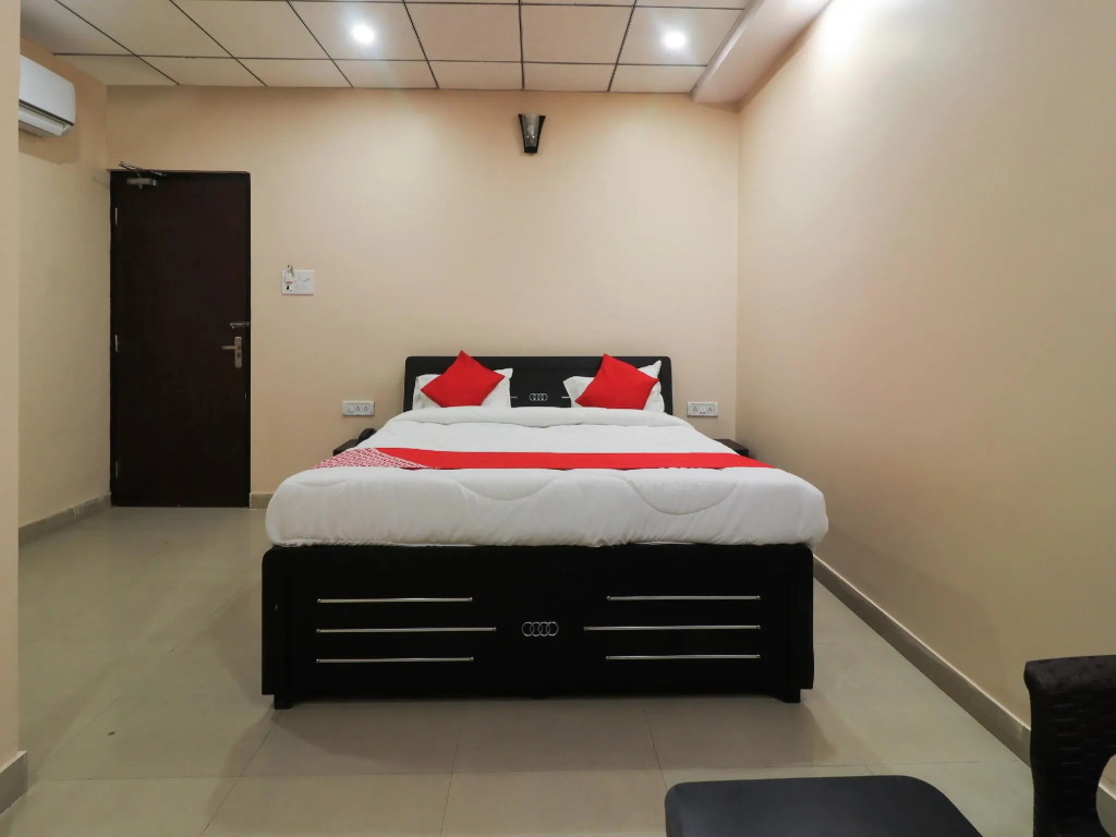 OYO 27659 Hotel Focus Elite