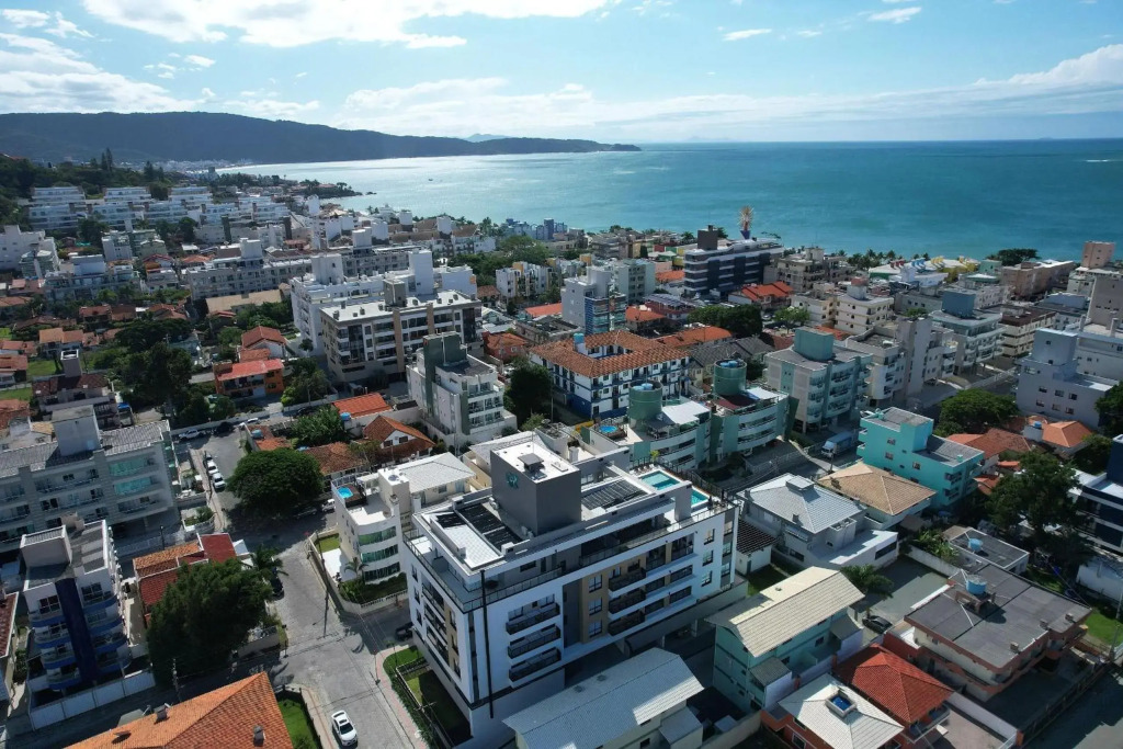 Adra 206 - Apartamento no centro de Bombinhas - Rooftop com piscina e academia - À poucos metros da praia
