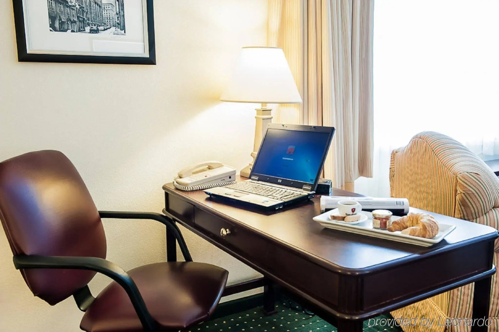 Holiday Inn Montreal Longueuil by IHG