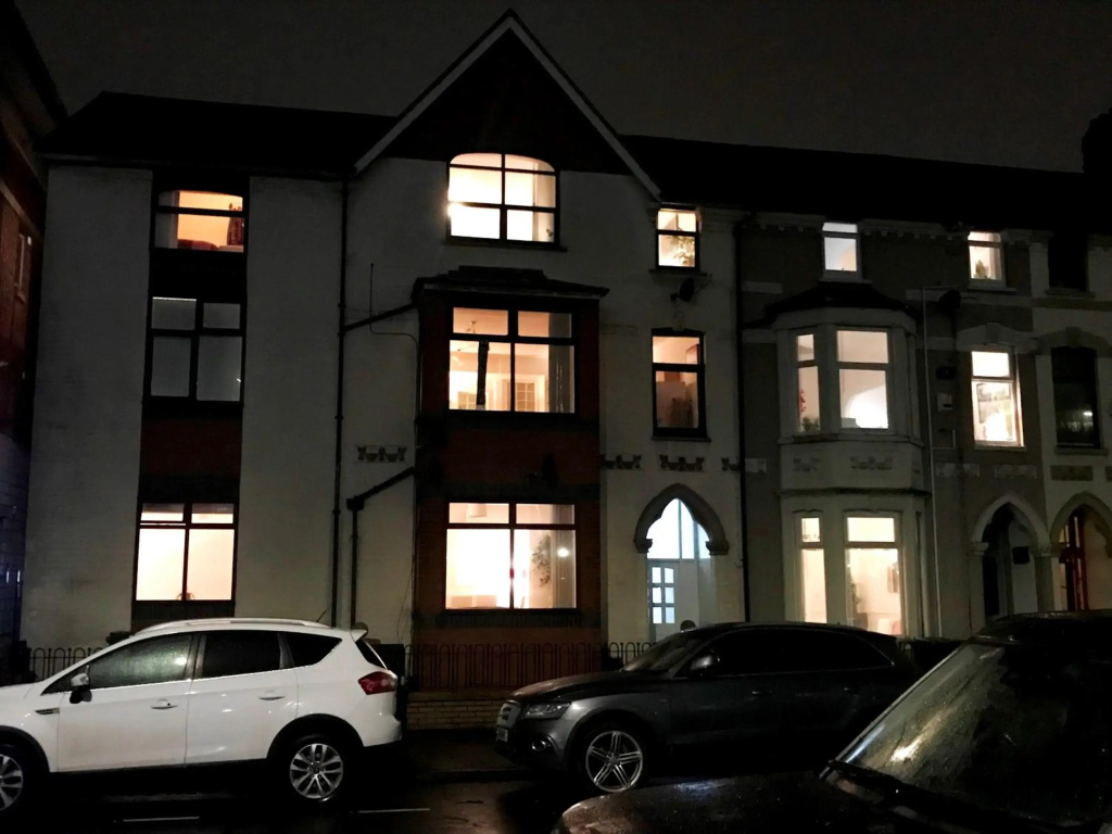 1 Fitzhamon Embankment APARTMENTS opposite Principality Stadium - LONG STAY OFFER