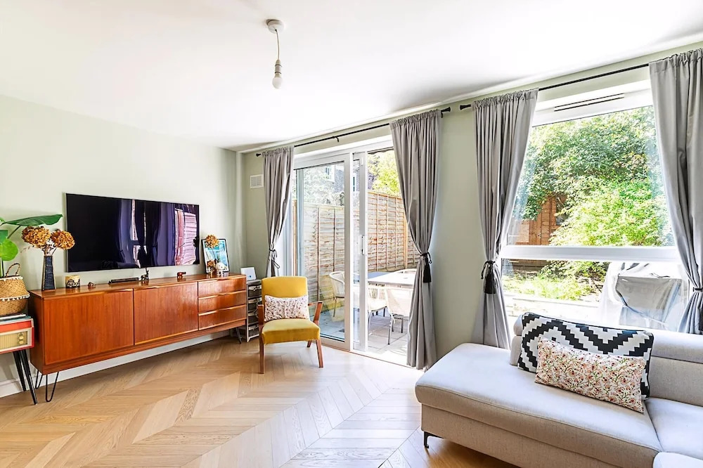 Stylish Islington Garden Flat Sleeps Four