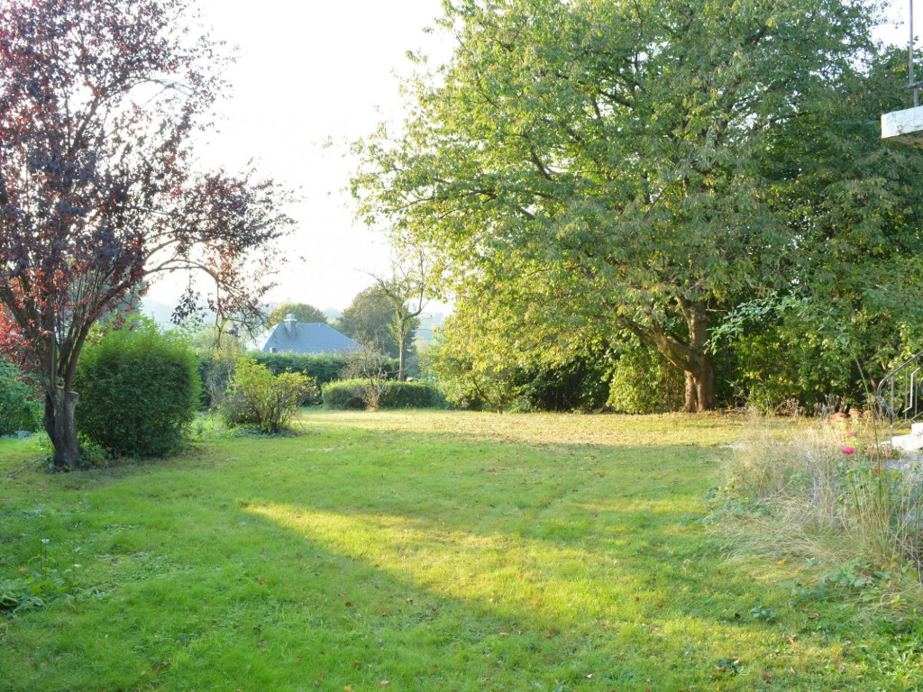 A Villa Between the Town Centre and the Forest