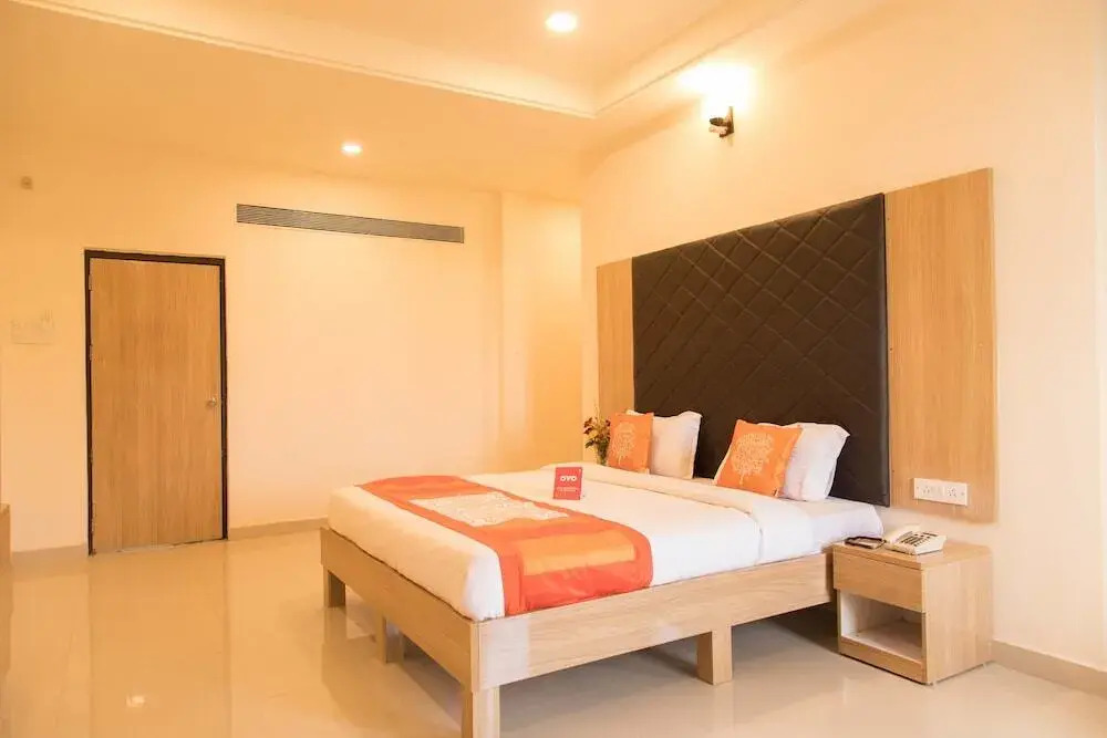 Hotel Solitaire by OYO Rooms
