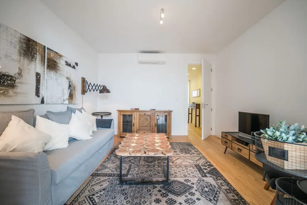 Gulbenkian 2 bedroom with Private Garden