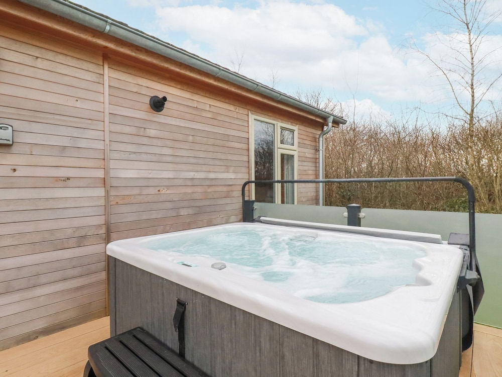 6 Meadow Retreat