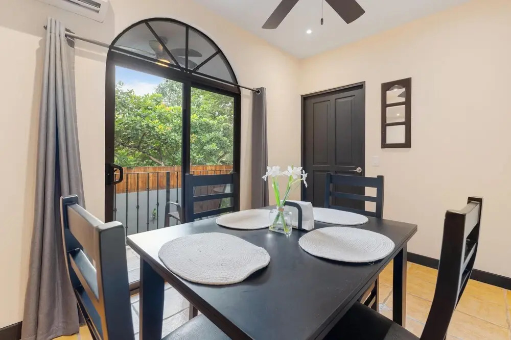 Suite 3 - Jaguar Beach & Pool 2 BR Condo