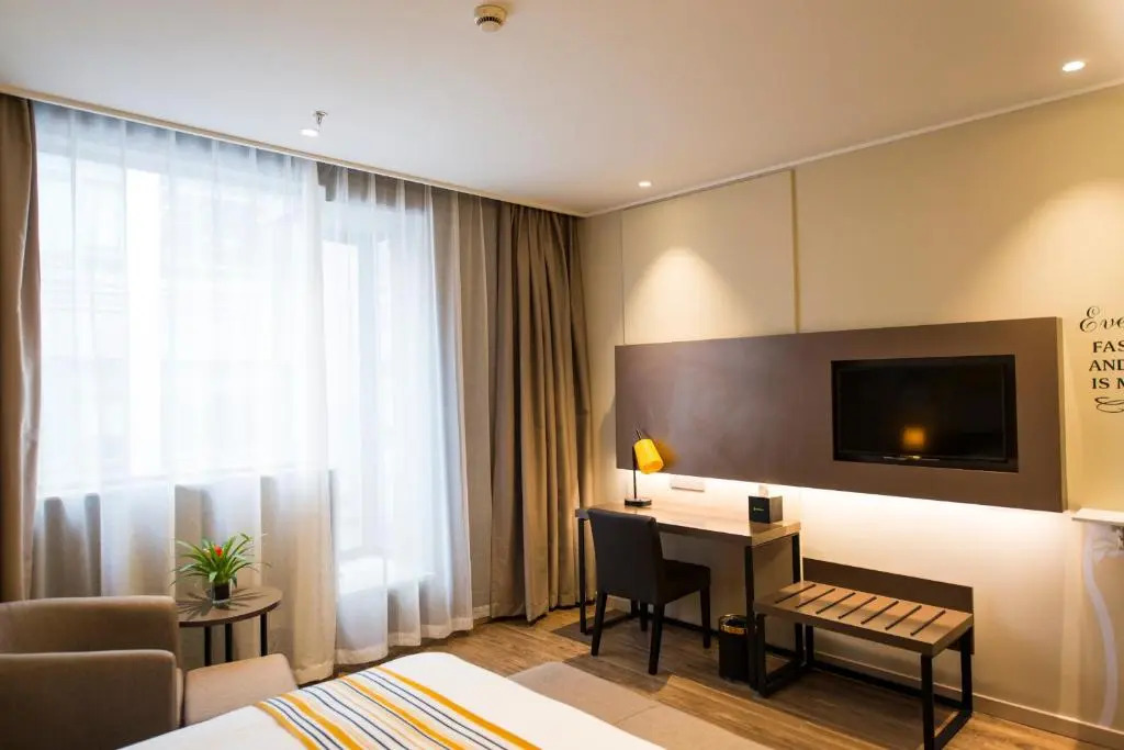 Home Inn Plus Suzhou Wujiang Fenhu Luxin Avenue