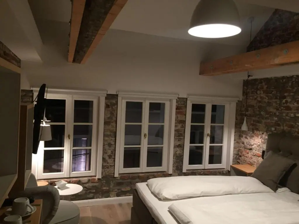 Square Rooms 20