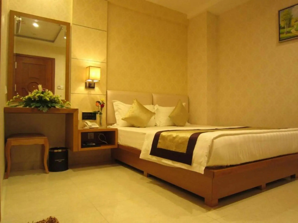 S79 Happy Hotel 2