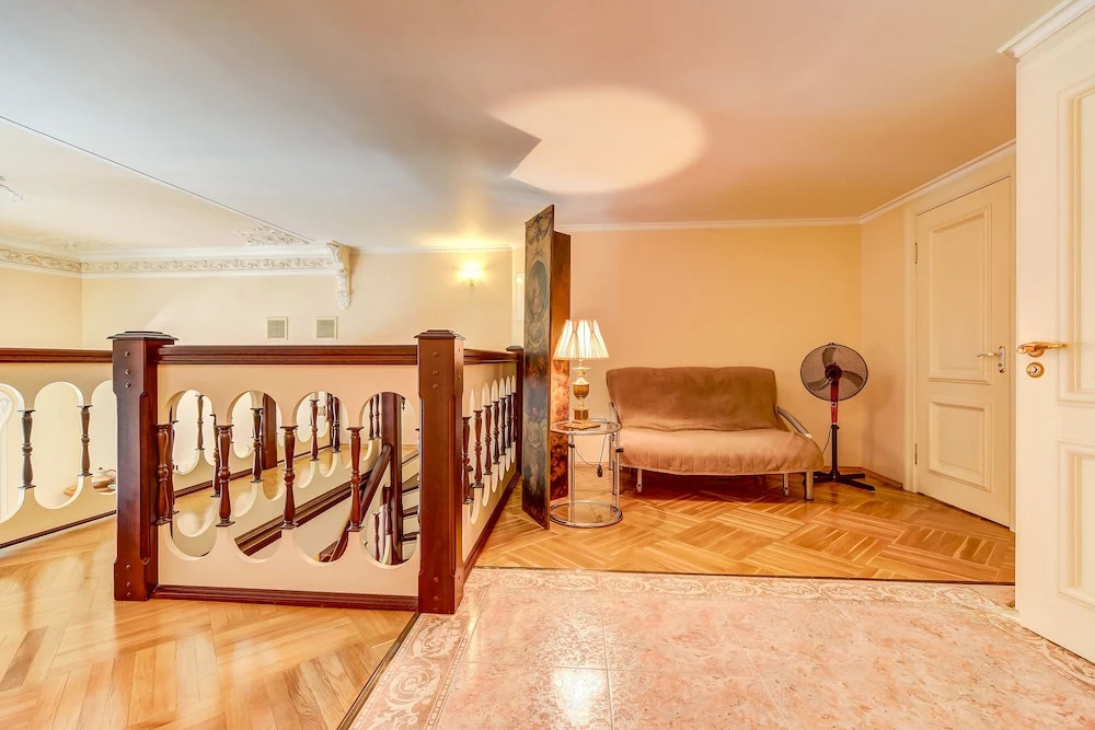 Home4day Spacious Apartment by the Hermitage