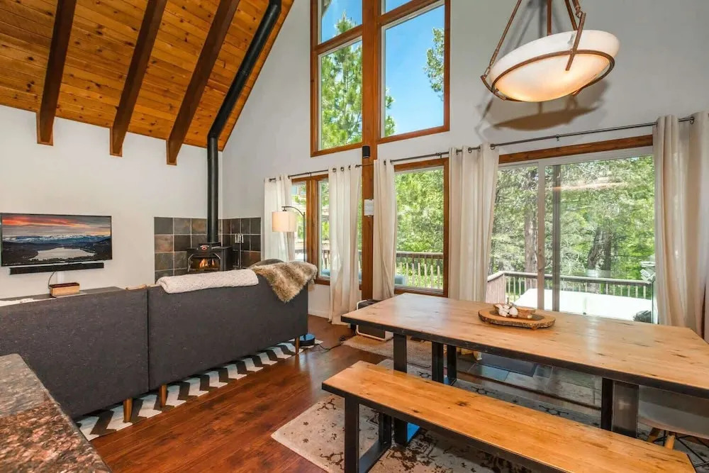 Alder Creek Paradise - Tree-lined Cabin Stay for 7