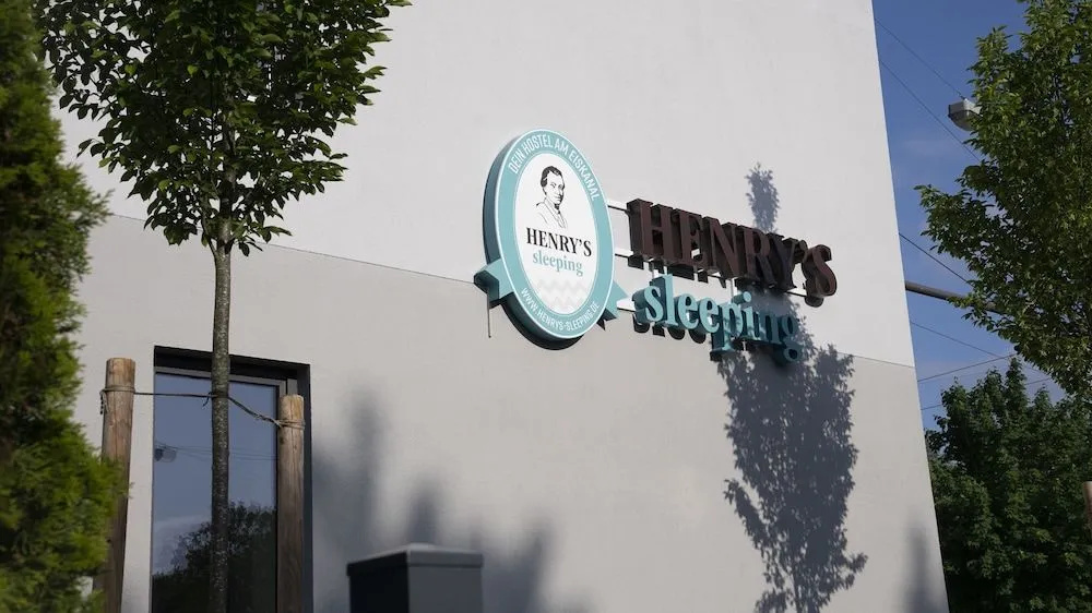 Henrys Sleeping am Augsburger Eiskanal