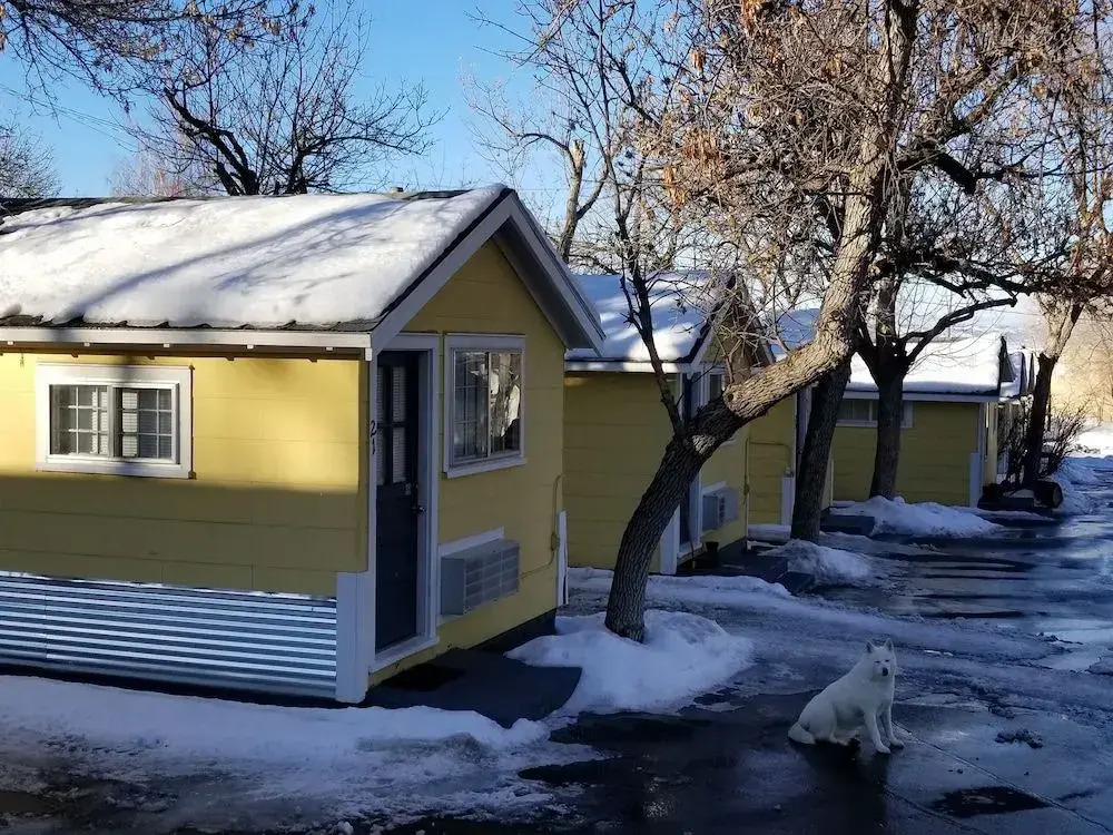 Lamplighter Cabins & Suites
