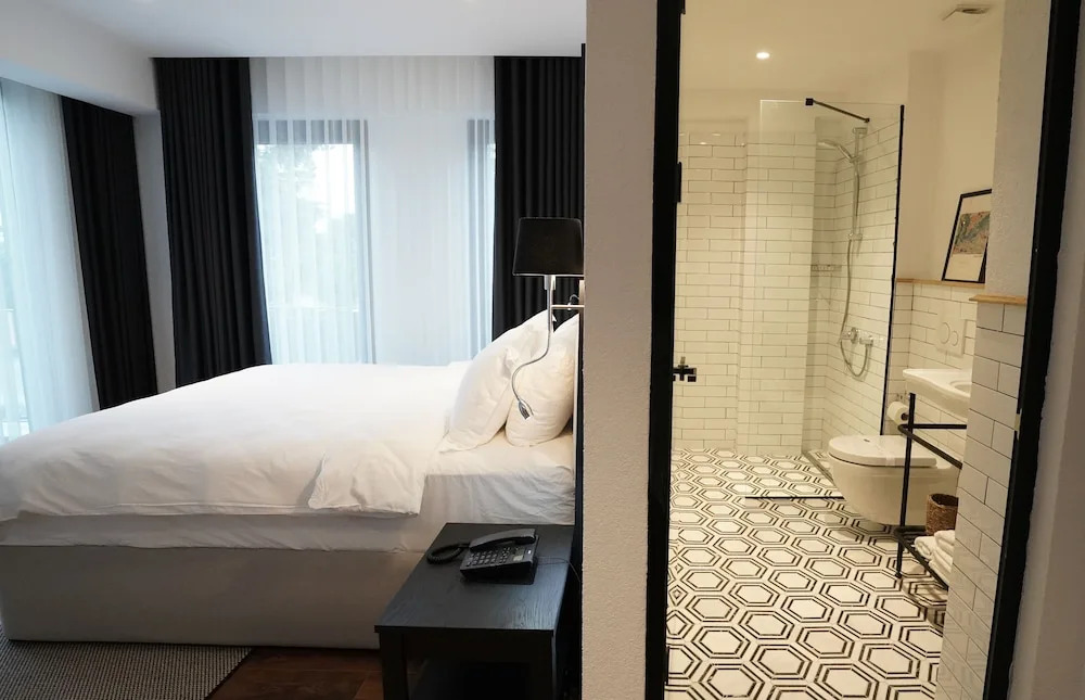 Be Side Hotel