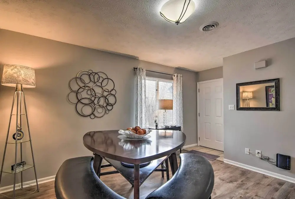 Condo w/ Sunroom, Near Downtown Hendersonville!