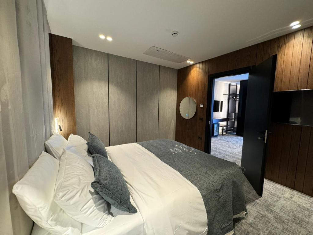 Hotel Consul
