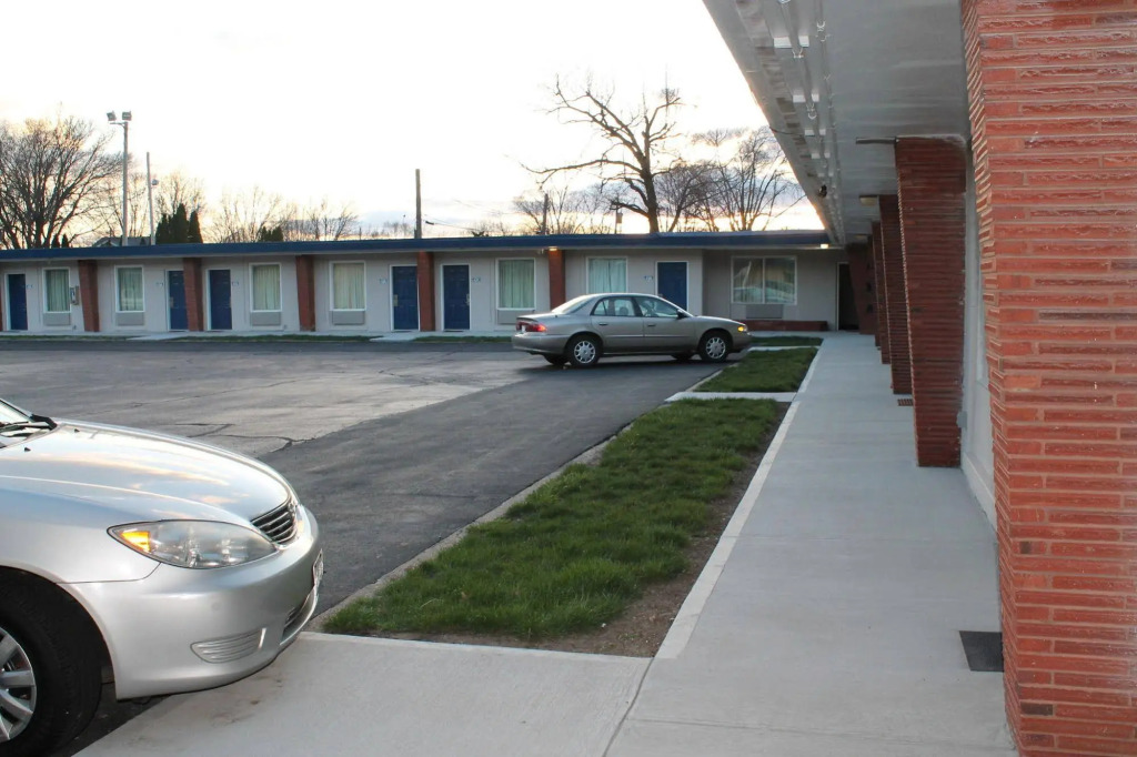 American Motor Inn - Rock Island