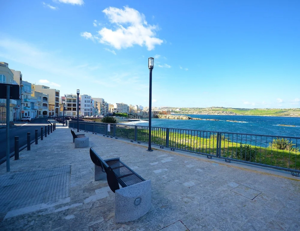Blue Harbour 4 – Seafront 3 bedroom self catering holiday apartment with terrace